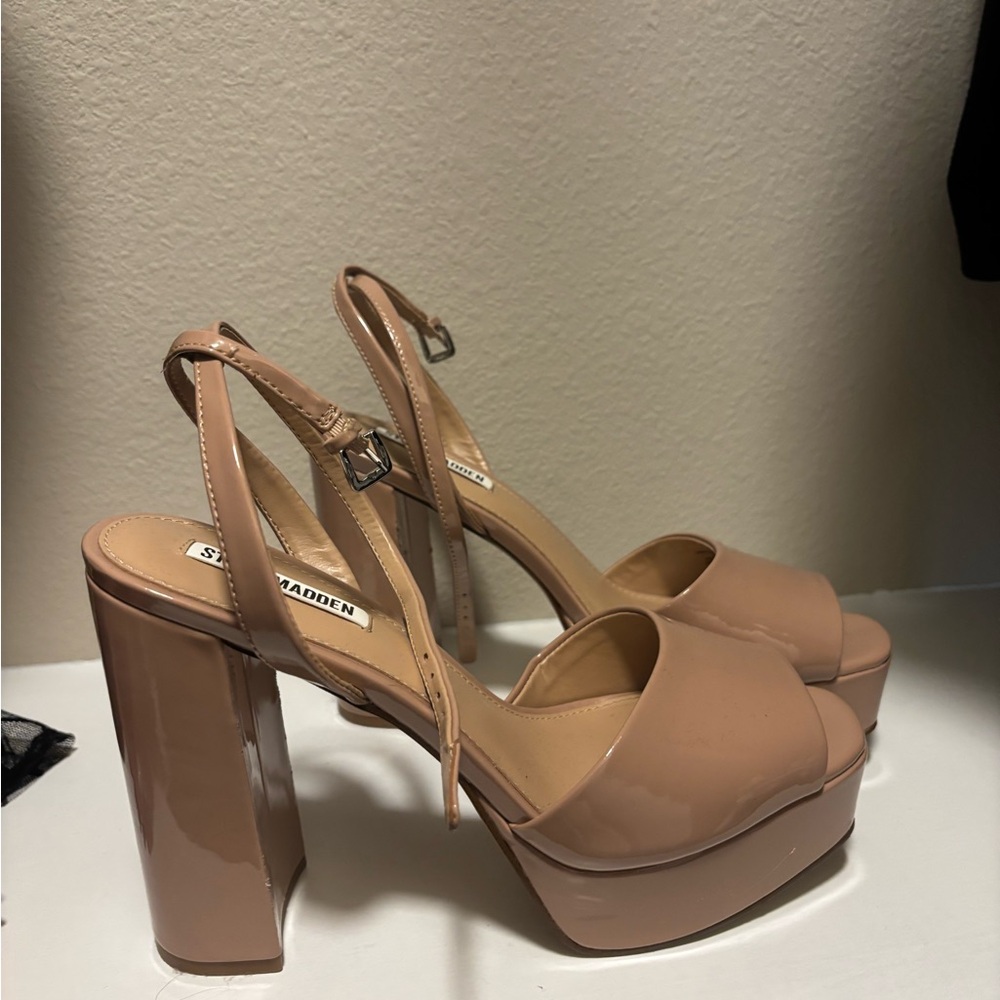 Steve Madden Tan Platform Sandals with Chunky Heel